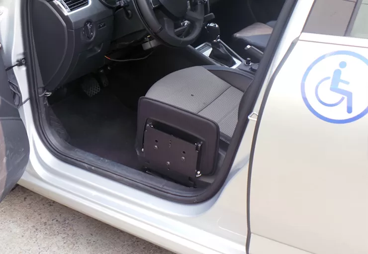 Panneaux latéraux pour personnes handicapées à bord