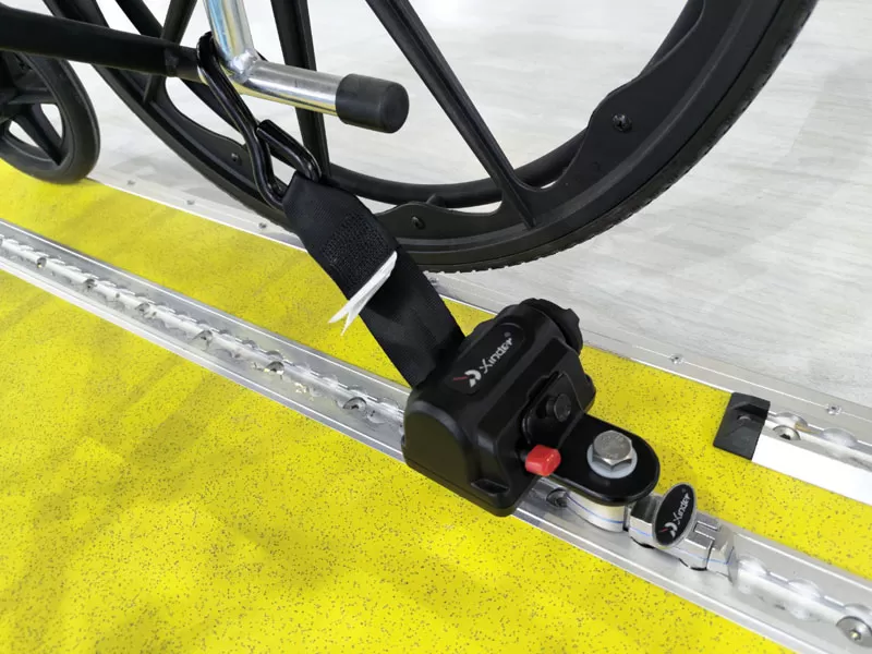 Quelles sont les fonctions des appareils d'assistance de voyage en fauteuil roulant?