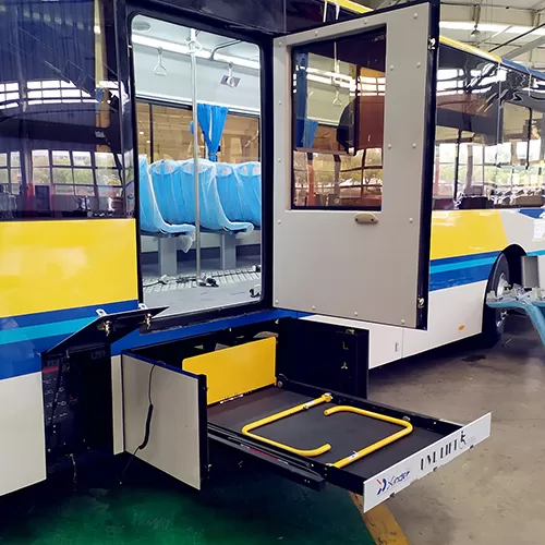 Ascenseur pour fauteuil roulant d'autobus