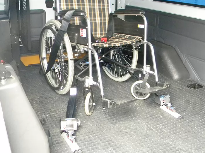 Principe de travail des contraintes de fauteuil roulant