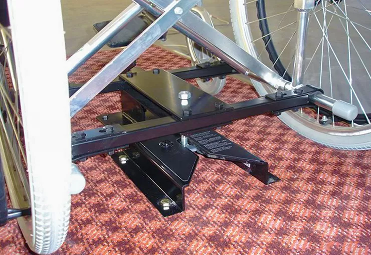 X-803-1 système d'amarrage en fauteuil roulant