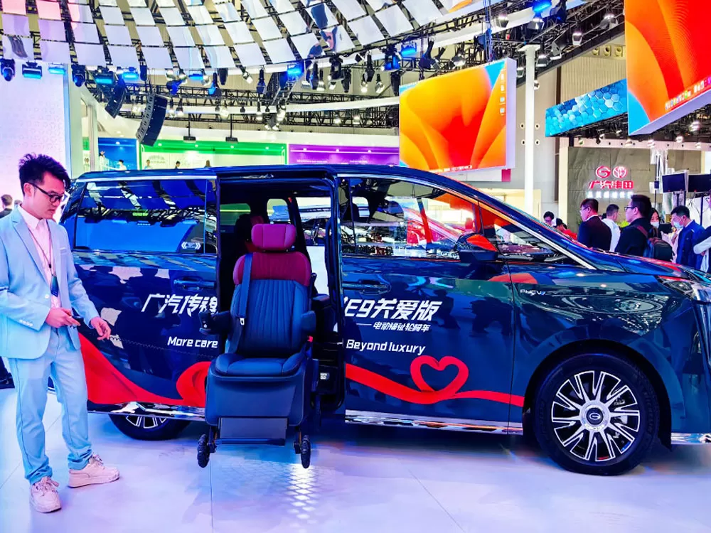 Le siège pivotant détachable de Xindetech fait ses débuts au Salon de l'auto de Guangzhou